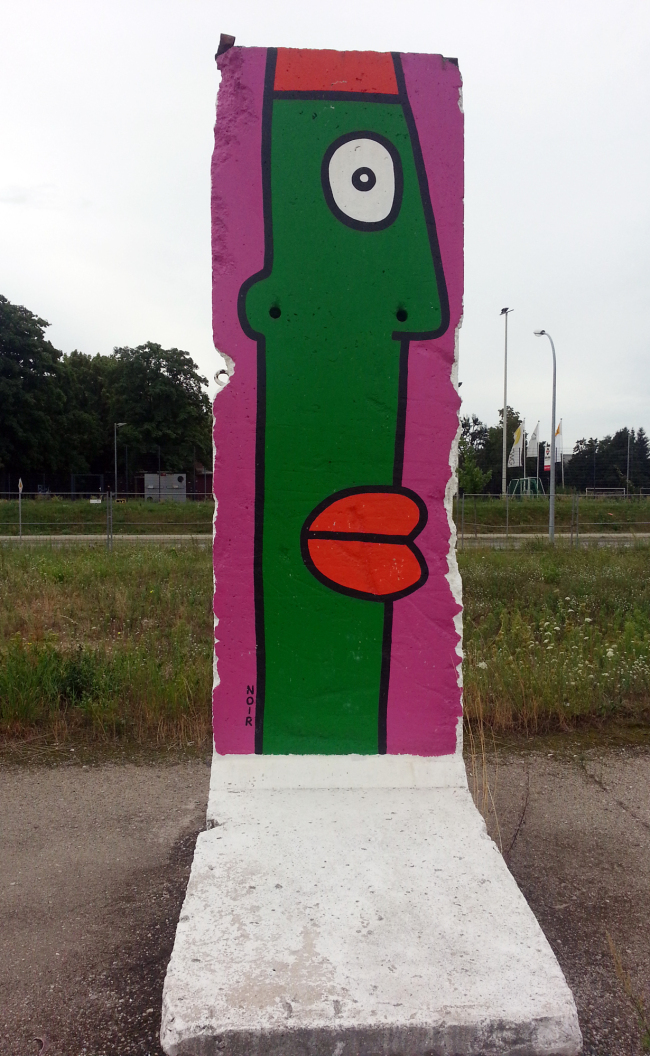 Uijeongbu, Gyeonggi Province, will display five pieces of the Berlin Wall to mark the 60th anniversary of the armistice agreement which halted the Korean War. The photo shows a fragment of the wall.   (Yonhap News)