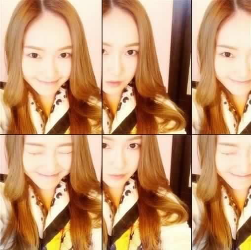 제시카(정수연/가수/뮤지컬배우/소녀시대)
제시카는 지난 27일 자신의 SNS에 “Just dropping by to say hello(그냥 인사하러 들렀어요)”라는 안부 인사와 함께 6단 셀카를 공개했다.