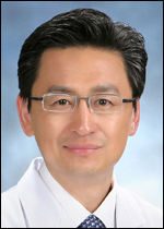 정홍근(의사/건국대학교병원부교수)
건국대병원은 정홍근 정형외과 교수가 발표한 족관절 분야 논문이 세계적인 의학 교과서인 캠벨 정형외과학(Campbell’s Operative Orthpaedics) 최신판(제12판)에 수록됐다고 30일 밝혔다.