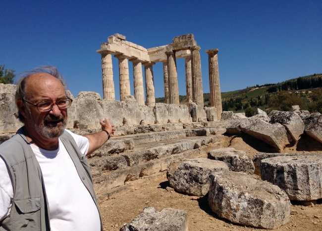 Stephen Miller, professor emeritus of classical archaeology at the University of California, Berkeley, stands in front of the Temple of Neamean Zeus in southern Greece last Wednesday.   (AP-Yonhap News)