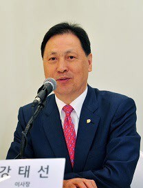강태선(기업인/블랙야크회장/동진레저회장/아우트로회장)
국내 토종 아웃도어 브랜드 블랙야크 강태선 회장(65)이 아시아나 항공 용역 직원 폭행 사건에 대해 성명서를 발표, 공식 사과했다.