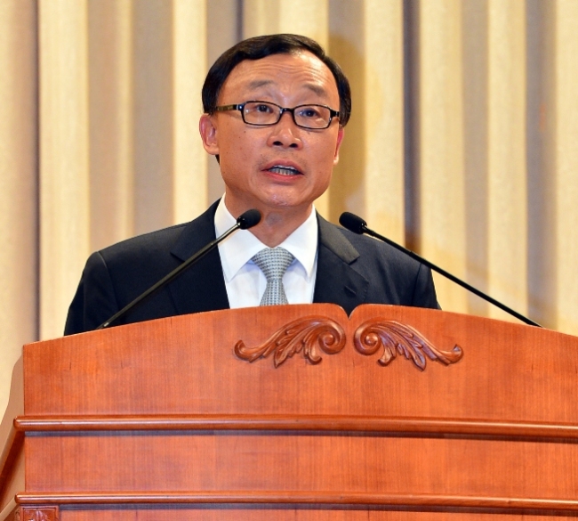 채동욱(정무직공무원/전검사/대검찰청검찰총장)
Prosecutor General Chae Dong-wook speaks during a ceremony marking his resignation at the Supreme Public Prosecutors' Office on Monday. (Yonhap News)
