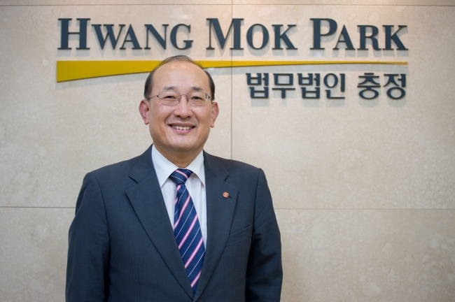 김진환(변호사/법무법인충정대표변호사/대한공증인협회협회장)
공증이 국민경제생활에서 매우 중요한 기능을 하고 있음에도 사회적 지식과 정보 부족으로 실생활에서 활발히 이용되지는 못하고 있다.