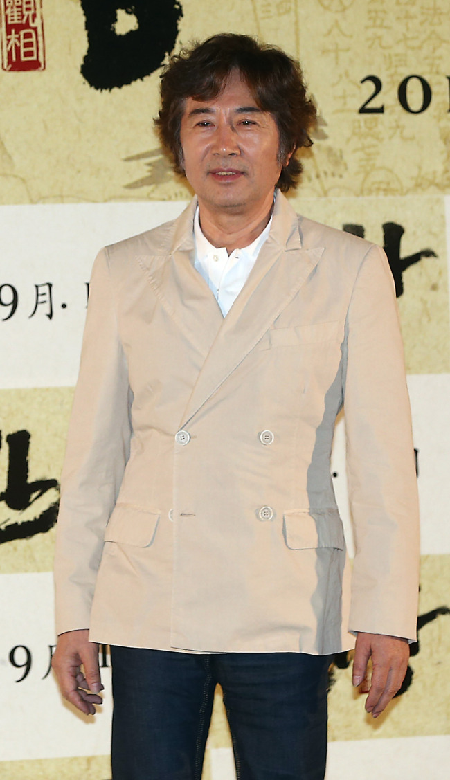 백윤식(탤런트/영화배우)
Actor Baek Yoon-sik’s ex-girlfriend was taken to a hospital in an ambulance on Monday after overdosing on sleeping pills.