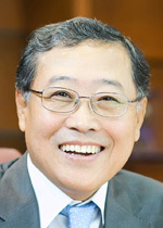 임창섭(금융인/하나대투증권대표이사사장)
하나대투증권이 고액자산가를 겨냥해 출시한 중국투자상품이 입소문만으로 불과 3주 만에 200억원 이상을 끌어모으면서 관심이 집중되고 있다.