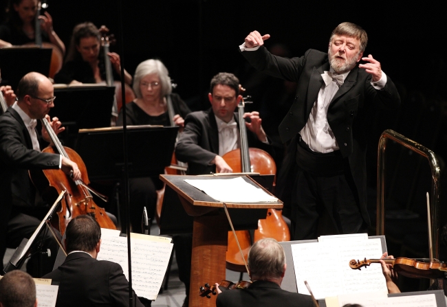 앤드루데이비스(AndrewDavis/지휘자/BBC심포니오케스트라명예지휘자)
From Thomas Beecham to Arturo Toscanini, Pierre Boulez, Gennady Rozhdestvensky and more, the BBC Symphony Orchestra has been home to world-class maestros showcasing their unique interpretations and leadership.