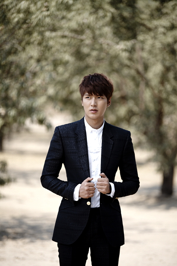 이민호(탤런트/영화배우)
역시 ‘남자의 계절’이다. 가을 안방은 이제 남자배우들의 대결이 뜨거워진다. 톱스타들의 연이은 브라운관 복귀, 배우 지성 권상우 이민호가 그 주인공이다. 장르도 각양각색이다. 흥행불패 ‘의드(의학드라마)’, 치명적인 ‘정통멜로’, 상큼한 ‘로코(로맨틱코미디)’다.
