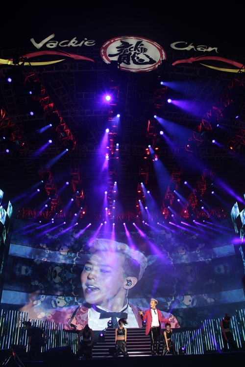 지드래곤(권지용/가수/음악PD/빅뱅/GD&TOP)
G-Dragon performs during Jackie Chan’s charity concert in Hangzhou, China, Monday. (YG Entertainment)