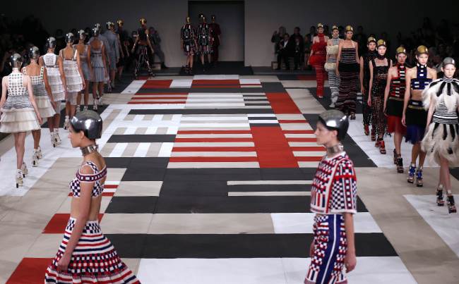 Models present creations by Alexander McQueen during the 2014 spring/summer ready-to-wear collection fashion show on Tuesday in Paris.   (AFP-Yonhap News)