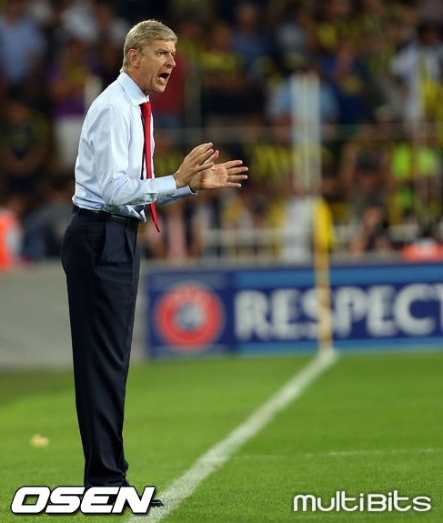 아르센벵거(ArseneWenger/축구감독/전축구선수/아스날FC)
잉글랜드의 아스널이 이적생 메수트 외질의 맹활약에 힘입어 2013-2014 유럽축구연맹(UEFA) 챔피언스리그 조별리그에서 2연승을 거둔 가운데 아르센 벵거 아스널 감독이 외질을 극찬했다.