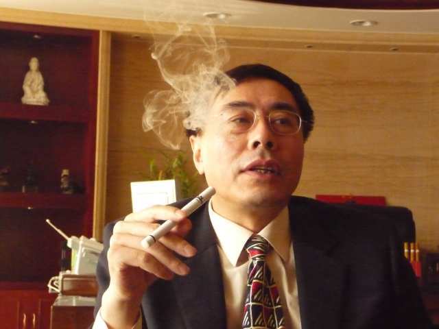 E-cigarette inventor fights for financial rewards