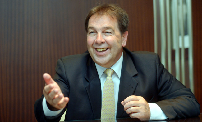 Walter Galinat, president of Merck’s Performance Materials Division speaks in an interview with The Korea Herald on Thursday.   (Kim Myung-sub/The Korea Herald)