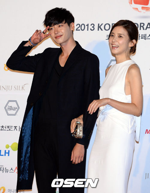 이종석(좌부터/모델/탤런트),이보영(탤런트/영화배우)
Top South Korean actors attended the “Korea Drama Awards” on Wednesday in Jinju, South Gyeongsang Province.