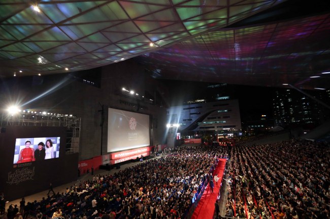 Actors and actresses attend the opening ceremony of Busan International Film Festival, Thursday. (Yonhap News)