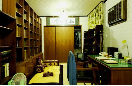 The second-floor study of former President Choi Kyu-hah.   (Yonhap News)