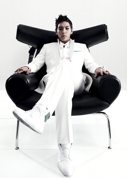 탑(최승현/가수/영화배우/빅뱅/GD&TOP)
영화 ‘동창생’의 주연을 맡은 빅뱅의 멤버 탑(본명 최승현)이 부산국제영화제(BIFF)의 아시아스타어워즈(Asia Star Awards)에서 신인상을 수상했다.