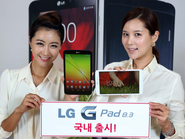 2년 가까이 태블릿 시장에서 빠져 있던 LG전자가 ‘LG G패드 8.3’<사진>으로 재도전에 나선다. 하지만 애플과 삼성전자가 전체 점유율 절반을 차지하고 있고, 저가 업체들의 공세가 거세 LG전자가 넘어야 할 진입장벽은 높은 상황이다.