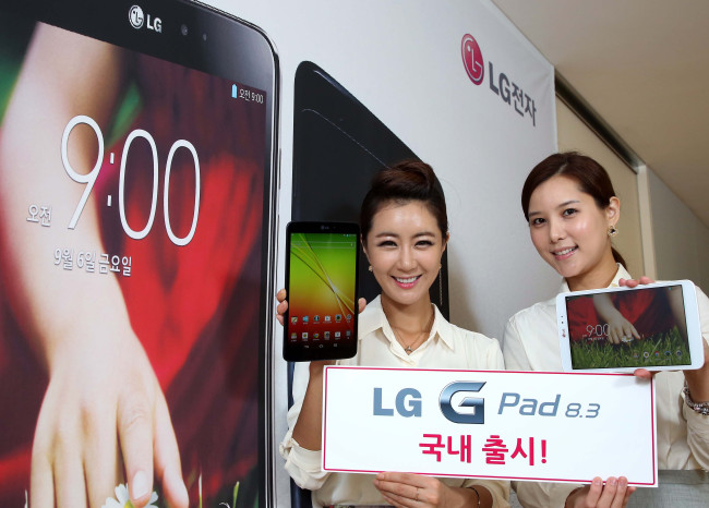 LG전자가 이달 14일부터 국내에 G시리즈 태블릿 G 패드 8.3을 판매한다. 가격은 55만원이다. G 패드 8.3은 또 연내 글로벌 30여개 국가로도 순차 출시될 예정이다.  [사진제공= LG전자]
