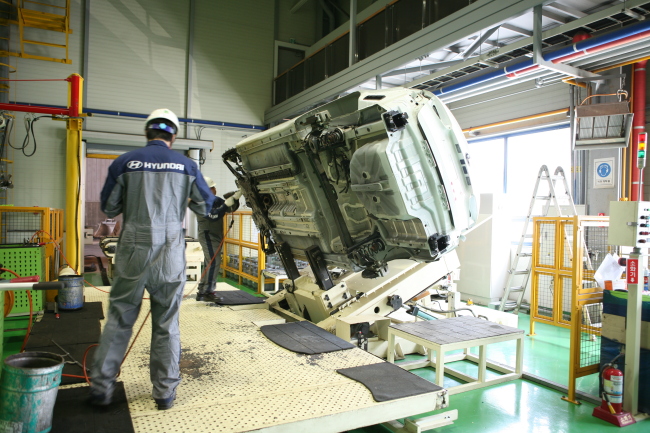 자동차업계가 때아닌 ‘폐차경쟁’에 뛰어들었다. 차량의 시작인 ‘신차’에차’ 뿐 아니라, 자동차의 마지막인 ‘폐차’에서도 치열한 기술경쟁을 펼치고 있다