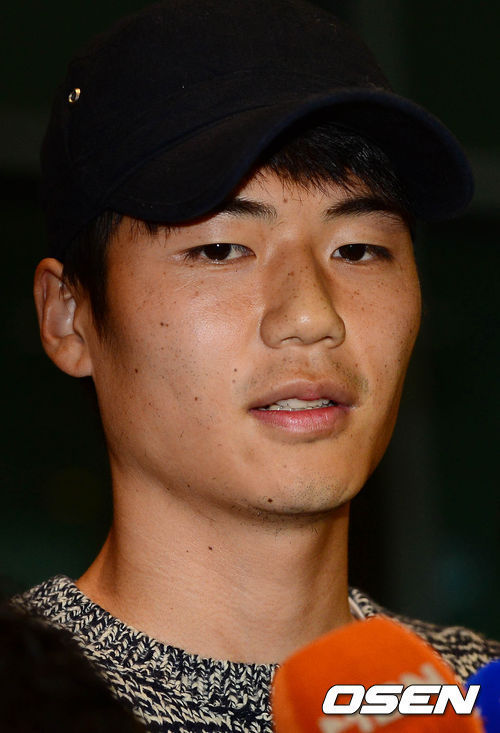 기성용(축구선수/선덜랜드AFC미드필더)
한혜진 기성용 부부가 영국에서 돌아왔다.
