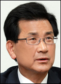 이시종(광역단체장/전국회의원/충청북도도지사)
이시종<사진> 충북지사가 오송 역세권 개발사업이 추진되지 못한 것에 대한 아쉬움과 함께 충북의 바이오밸리 추진에 대한 지속적인 추진 의지를 밝혔다.