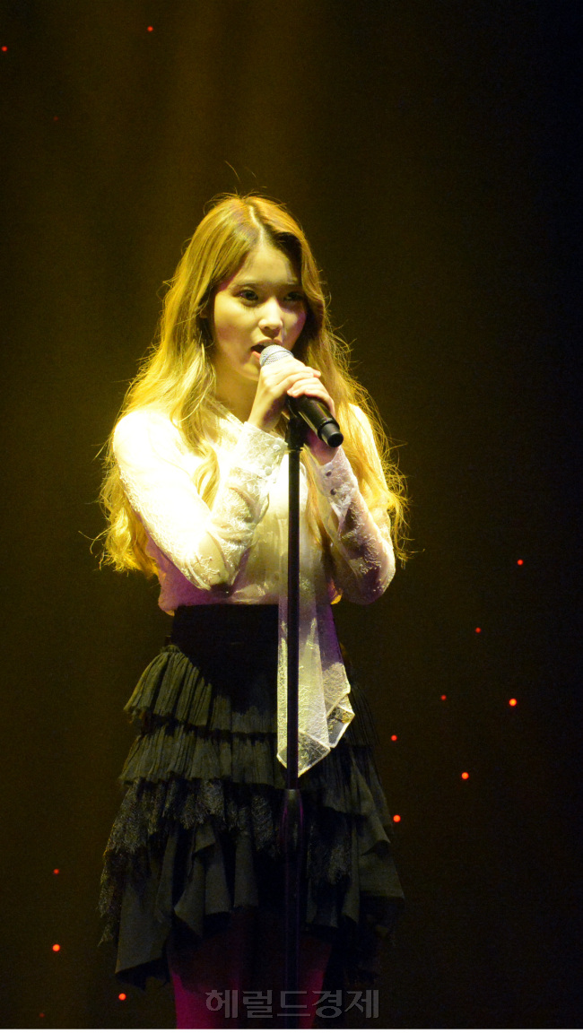 아이유 쇼케이스.<br />정희조 기자/checho@heraldcorp.com 131007
아이유 쇼케이스.
정희조 기자/checho@heraldcorp.com 131007
아이유 쇼케이스.
정희조 기자/checho@heraldcorp.com 131007