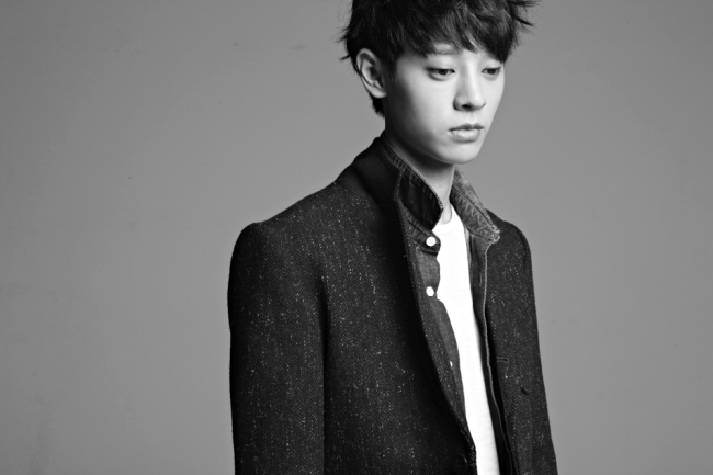 정준영(가수)
슈퍼스타K4‘의 스타 정준영(24)에게 키와 몸무게를 물었다. 60㎏, 183㎝이라고 했다. 보통사람에게는 가능하지 않은 수치다. 먹어도 안 찐다고 했다. 그의 첫인상은 마치 인형 같은 느낌이다. 예쁘게 생긴 남자다.