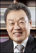 어윤대(교수/전금융인/고려대학교명예교수)
어윤대<사진> 전 KB금융지주 회장이 조만간 중징계를 받고 금융사 취업 제한은 물론, 성과급도 받지 못할 전망이다.