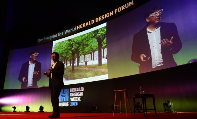 Architect Toyo Ito speaks about the social responsibility of design.   Kim Myung-sub/The Korea Herald