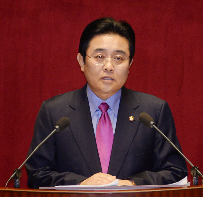 국회는 8일 오전  국회 본회의장에서 본회의를 열고 민주당 전병헌 원내대표의 교섭단체대표연설을 듣고 있다. 한글날을 앞두고 의장명패 한글 제작. 박현구 기자phko@heraldcorp.com