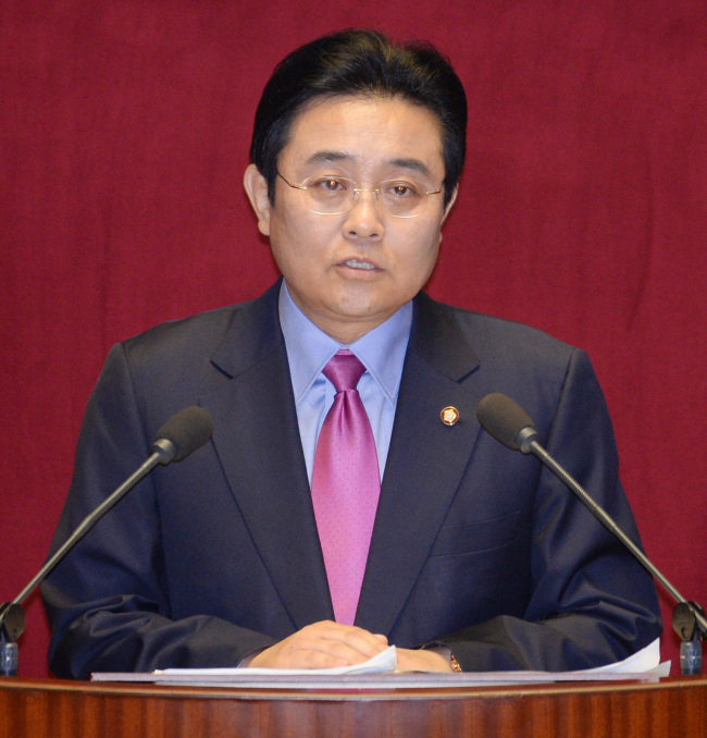 국회는 8일 오전  국회 본회의장에서 본회의를 열고 민주당 전병헌 원내대표의 교섭단체대표연설을 듣고 있다. 한글날을 앞두고 의장명패 한글 제작. 박현구 기자phko@heraldcorp.com