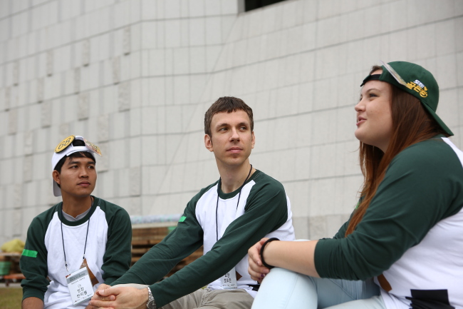 Santivong Singkham (left), Johan Hoffmann (center) and Chiara Piovesan offer suggestions for Korean language education in an interview with The Korea Herald at the National Museum of Korea in Seoul on Monday.   Sejong Hakdang