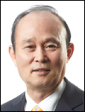 이채욱(기업인/전공기업인/CJ대한통운대표이사)
이채욱 대한통운 대표이사 부회장이 CJ그룹의 지주회사인 CJ주식회사 대표이사를 겸직하게 됐다.