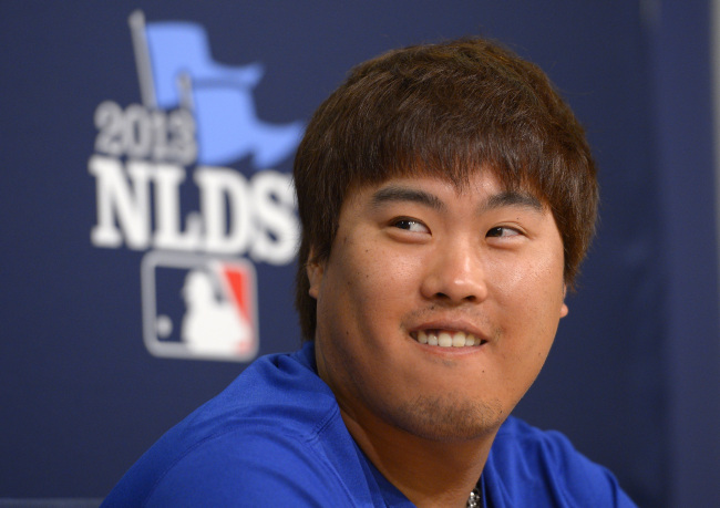 류현진(야구선수/LA다저스투수)
It’s hard to imagine two players more in contrast: Ryu Hyun-jin is a South Korean rookie pitcher with a boyish face and Juan Uribe is a burly veteran infielder from the Dominican Republic.