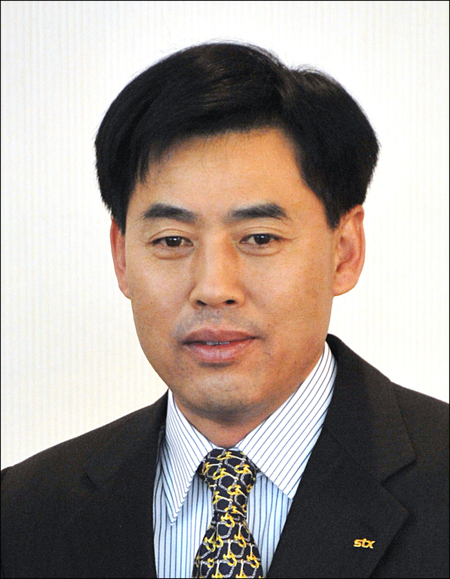 류정형(기업인/STX조선해양부사장)
STX조선해양이 본격적인 구조조정에 돌입했다. 지난 2일 유정형 STX조선해양 신임대표가 취임한 후 약 일주일 만에 대대적인 조직 개편 및 임원 인사를 단행했다. 유사 사업부문을 통폐합하고 임원 수를 약 절반 수준으로 줄였다.