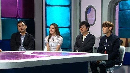 김수용(좌부터/개그맨/전교수/스타로그인본부장),김예림(가수/투개월),봉만대(영화감독),려욱(김려욱/가수/슈퍼주니어/슈퍼주니어-M)
최근 진행된 MBC 예능프로그램 ‘황금어장-라디오스타’에서 려욱은 함께 출연한 김예림에게 호감을 표시했다.