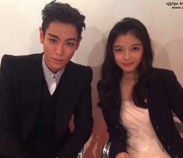 탑(좌부터/최승현/가수/영화배우/빅뱅/GD&TOP),김유정(영화배우/탤런트)
영화 ‘동창생'에서 애틋한 남매 역을 맡은 빅뱅의 탑과 아역배우 김유정이 다정한 투샷을 공개했다.
　