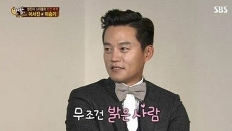 이서진(탤런트/영화배우)
지난 9일 방송된 SBS 예능프로그램 ‘한밤의 TV연예’에는 이서진과 이승기의 광고 촬영 현장이 공개됐다