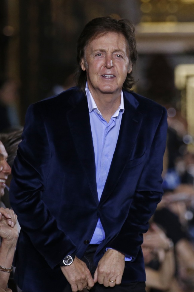 폴매카트니(PaulMcCartney/가수)
NEW YORK (AP) ― Paul McCartney has celebrated his second wedding anniversary with his wife and a few hundred New York City high school students.