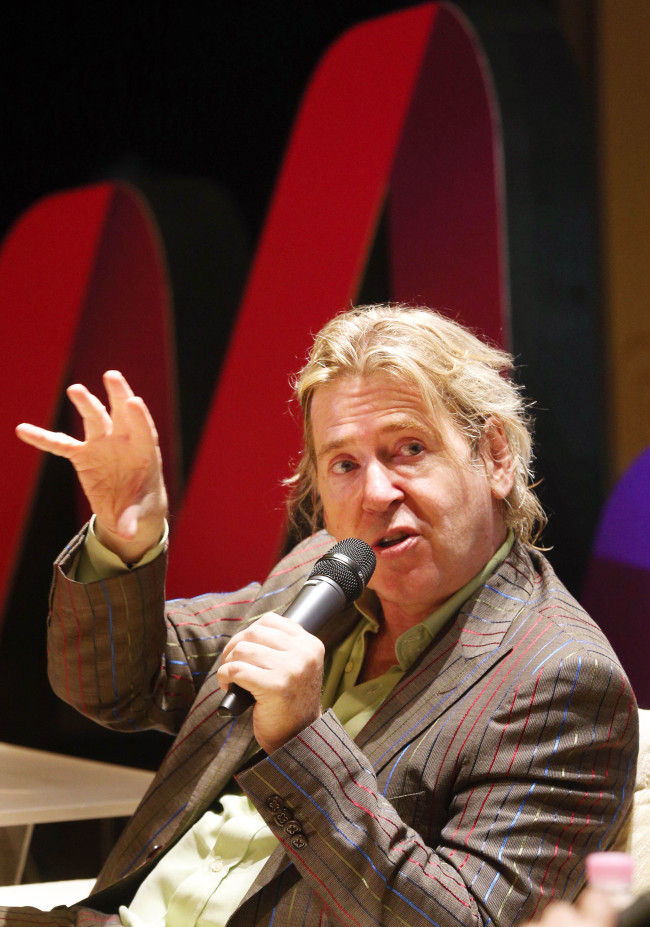 English producer Steve Lillywhite speaks about the importance of maintaining the art in music at the 2013 MU:CON global music conference at the GS Xi Gallery in Seoul on Thursday.   (Yonhap News)