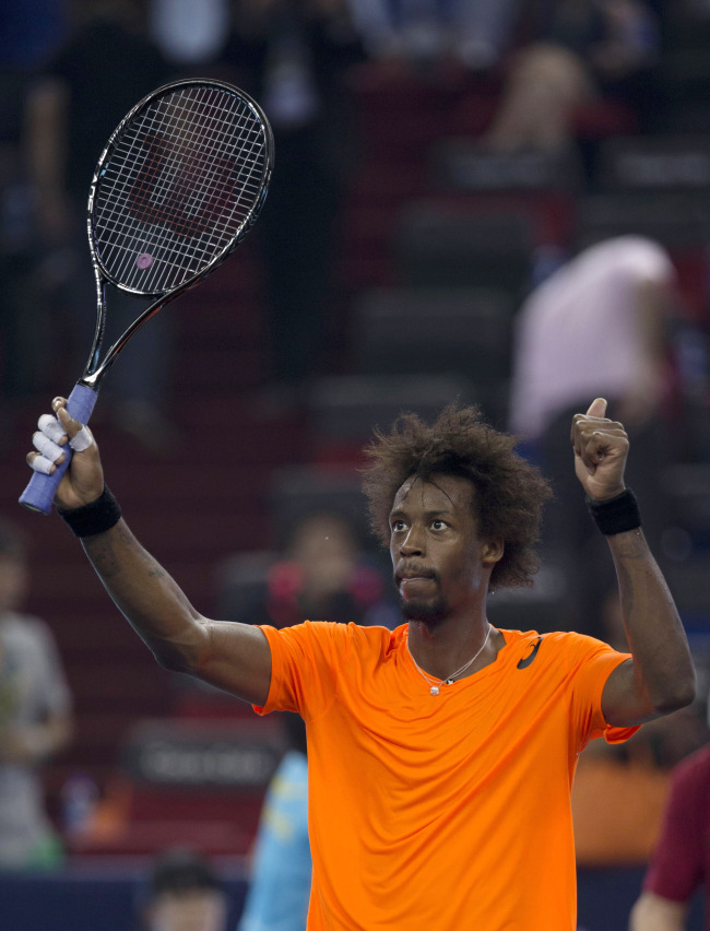 가엘몽피스(GaelMonfils/테니스선수)
Gael Monfils celebrates after defeating Roger Federer in Shanghai, China, Thursday.   (AP-Yonhap News)