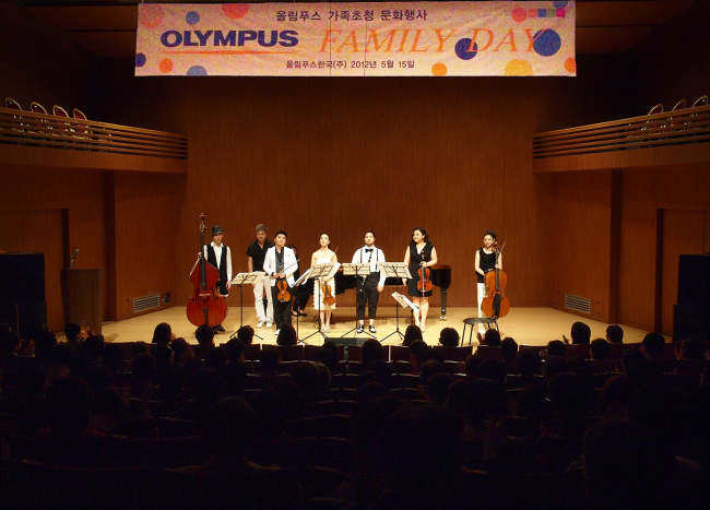 Employees attend free concerts and performances at Olympus Hall inside the Olympus Korea offices in southern Seoul. (Olympus Korea)