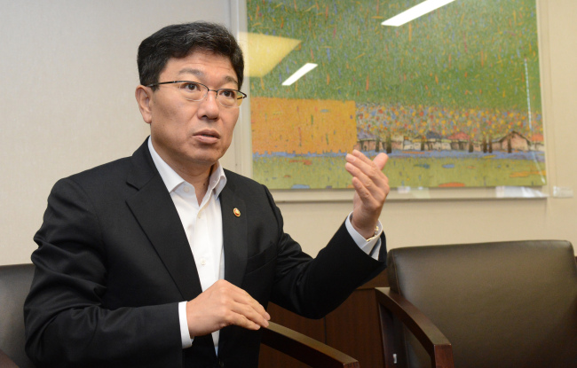 Korean Minister of Trade, Industry and Energy Yoon Sang-jick.   (The Korea Herald)