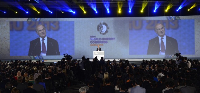 Pierre Gadonneix, chairman of the World Energy Council, delivers a congratulatory speech at the opening ceremony for the 22nd World Energy Congress in Daegu on Sunday.  (Park Hae-mook/The Korea Herald)