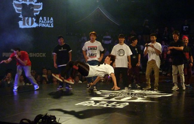 A breakdancer performs on stage during the “Red Bull BC One” Asia Pacific contest at the Kushida shrine in Fukuoka, western Japan, on Saturday.   (AFP-Yonhap News)