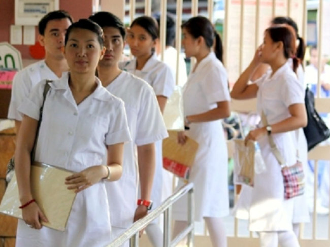 Philipino nurses at a hospital. (Inquirer)