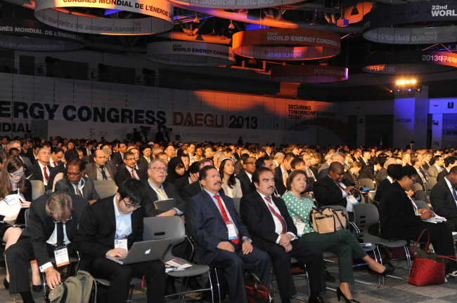 Participants including global energy ministers, experts and CEOs attend the first session for the 22nd World Energy Congress at EXCO, Daegu, on Monday.   (Organizing committee)