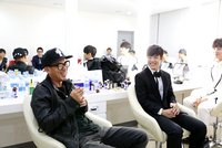 이하늘(이근배/가수/기업인/DJDOC)
Mnet <슈퍼스타K5>의 심사위원 이하늘은 새롭게 부상하고 있는 독설의 아이콘이다. 점수도 3명의 심사위원중 가장 낮게 주며, 평가도 야박하다는 느낌을 줄 정도로 직설적이다.
