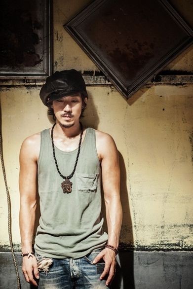타이거JK(가수/드렁큰타이거/MFBTY)
An imposter posing as hip-hop star Tiger JK’s manager has wreaked havoc on the singer’s scheduling, causing the artist to be unable to book shows and leading to the circulation of harmful rumors.