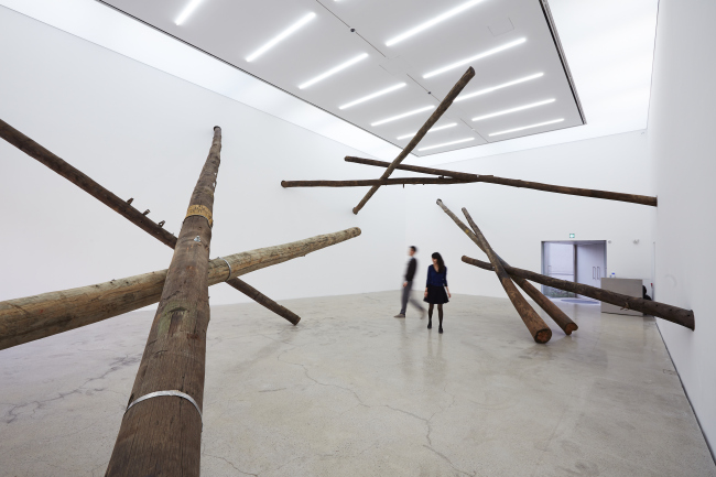 Exhibition view of “Sala de espera (waiting room)” by Carlito Carvalhosa, 2013.   Kukje Gallery